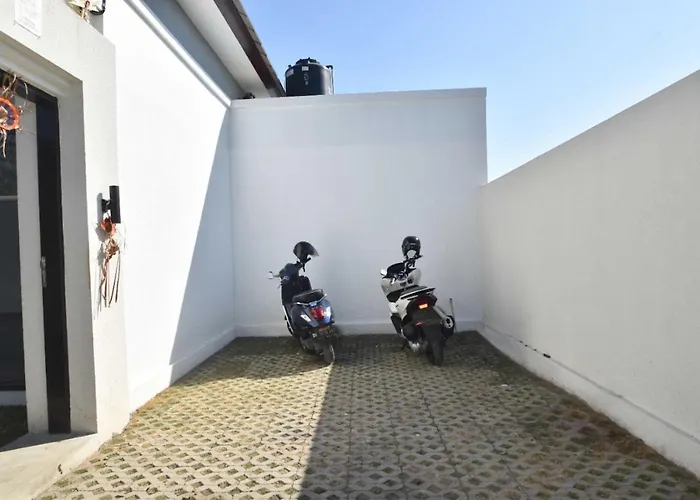 Paddies - Charming 2 Bedroom With Aircon Living High Speed Wi-fi *